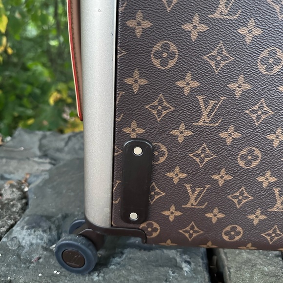 Louis Vuitton M23203
Horizon 55 - Picture 13 of 17